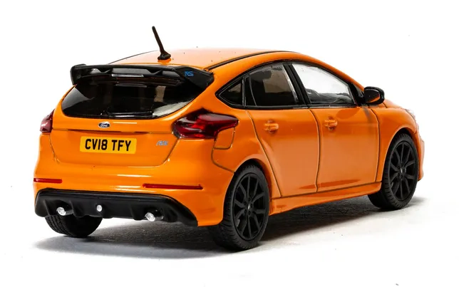 Corgi - VA15305 Ford Focus Mk3 RS, Negro Sombra - Deportivo británico clásico de colección para Hombres y Mujeres - Miniaturas de Juguete para niños, Regalo para entusiastas del Motor Corgi - VA15305 Ford Focus Mk3 RS, Negro Sombra - Deportivo británico clásico de colección para Hombres y Mujeres - Miniaturas de Juguete para niños, Regalo para entusiastas del Motor