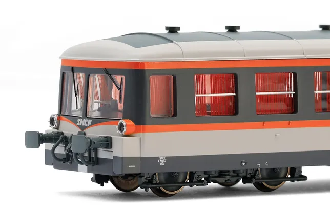 SNCF, autorail diesel "de tournée" X 3997 « Picasso », livrée grise/orange/blanche