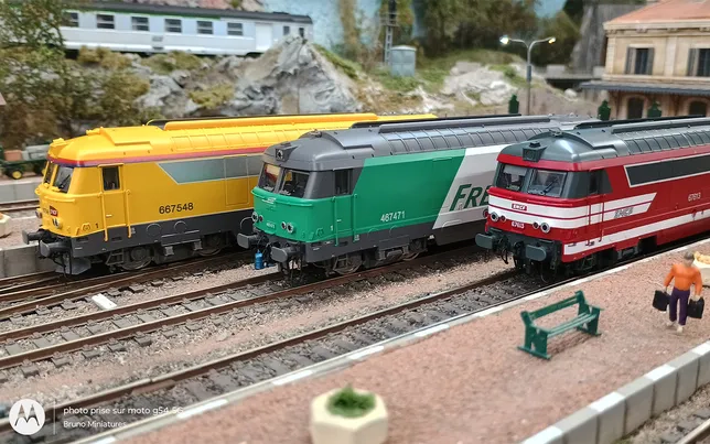 SNCF, locomotive diesel-électrique BB 67613, livrée rouge « Capitole », ép. VI, avec décodeur sonore