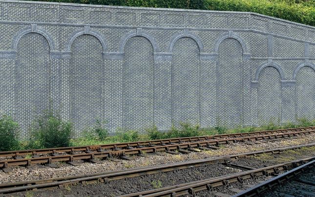 High Level Arched Retaining Walls x 2 (Engineers Blue Brick)