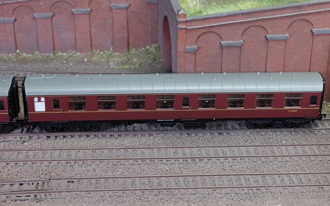 BR - MK1 Corridor - E24453 - Second Class Coach