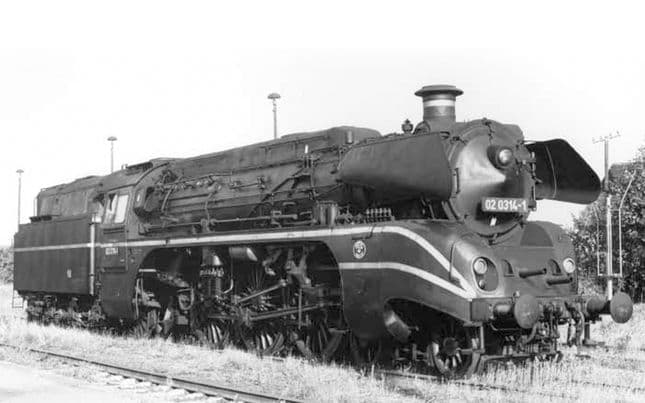 DR, steam locomotive 02 0314-1, oil fired, green livery with decor line on drivers cabin