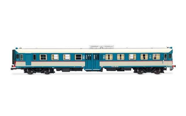 FS, set di 2 unità ALn 668 serie 1200 (doppia porta centrale, marmitte sul tetto), livrea d'origine con finestrini frontali piani