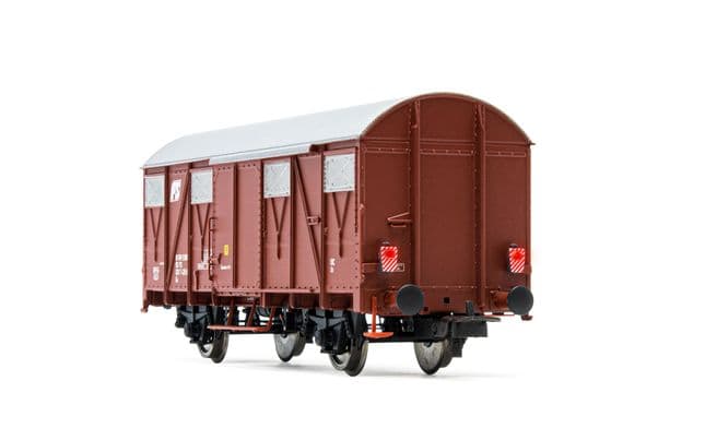 FS, closed wagon Gs with flat walls and rear light, period IV-V