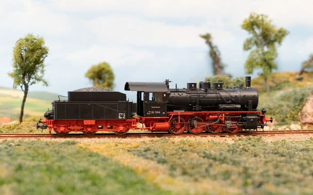 DR, steam locomotive with tender 55 7254, black/red livery, ep. III, with DCC-sound decoder