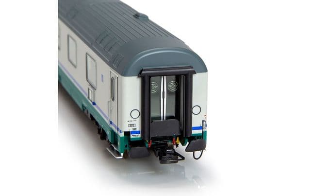 FS, set of 4 Gran Confort Coach 85 88 series in XMPR livery with restaurant coach 87 series with ribbed roof with second logo type, period Vb