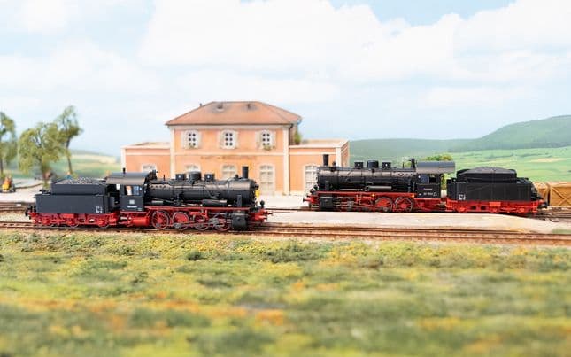 DR, steam locomotive with tender 55 7254, black/red livery, ep. III, with DCC-sound decoder
