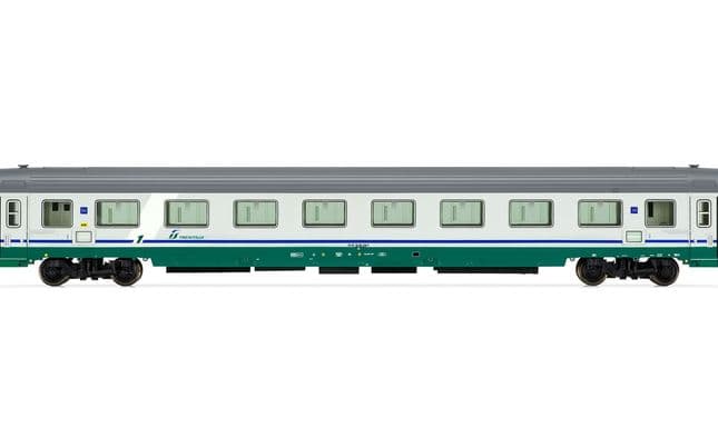 FS, set of 4 Gran Confort Coach 85 88 series in XMPR livery with restaurant coach 87 series with ribbed roof with second logo type, period Vb