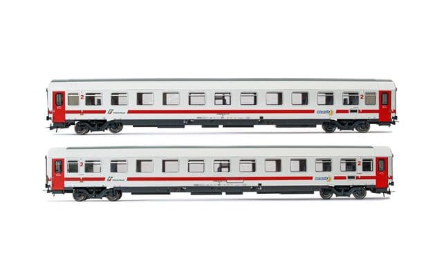 FS, 2-unit pack passenger coaches type UIC-Z renovated (progetto 901/300) in "Intercity Sun"-livery, contains two 2nd class coaches, period VI