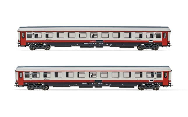 FS, 2-tlg. Set 2. Klasse Reisezugwagen UIC-Z1 „Progetto 901” in „Frecciabianca”-Lackierung mit roten Einstiesturen, Ep. VI