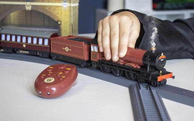 Playtrains - Harry Potter Hogwarts Express - Train Set (with Steam)