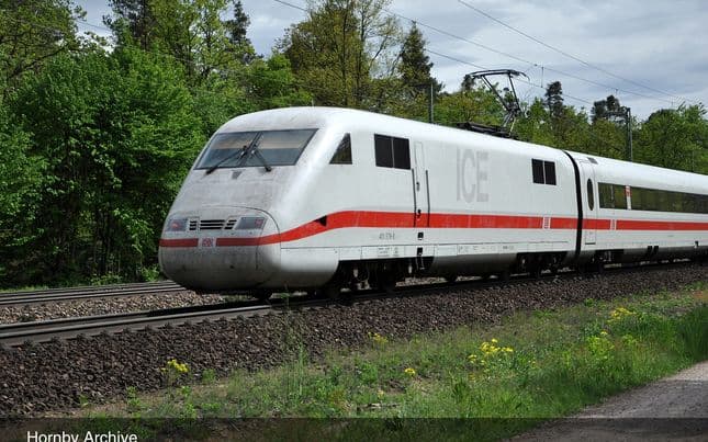 DB, set di 2 carrozze aggiuntive ICE 1 BR 401, livrea bianca/rossa, composto da 1 carrozza di 1a classe e 1 carrozza di 2a classe, ep. IV-V