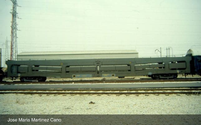RENFE, set de 2 unidades, vagón plataforma DDMA para coches, con rejillas de protección, decoración original, ép. IV