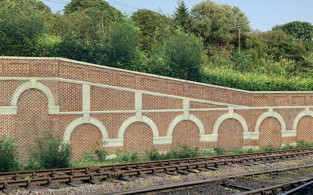 Mid Stepped Arched Retaining Walls x2 (Red Brick)
