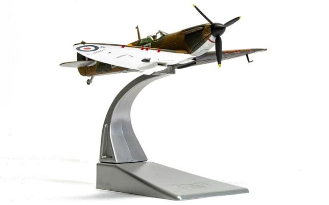 Spitfire Mk.IXe ML407, flown by F/O Johnnie Houlton, 485 (NZ) Squadron