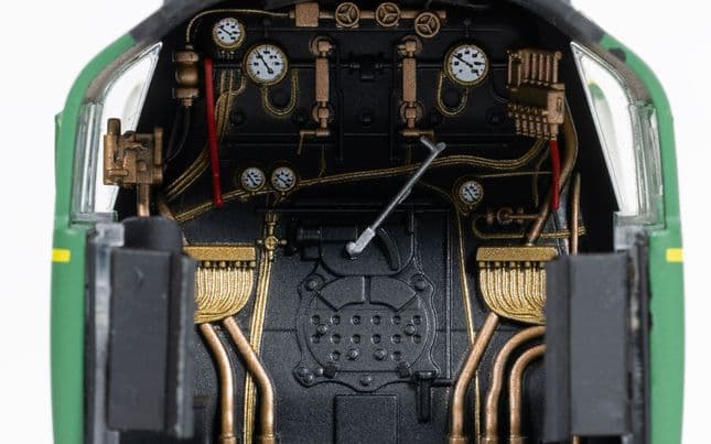 SR - Merchant Navy Class - 21C4 'Cunard White Star' (With Steam Generator)