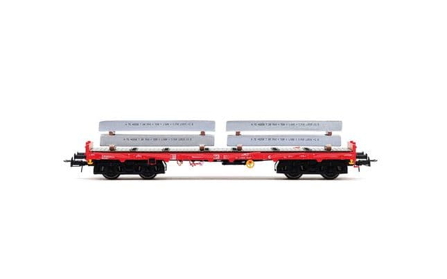 D-DBSR, 2-unit pack of 4-axle flat wagons Rmms, traffic red livery, loaded with aluminum blocks