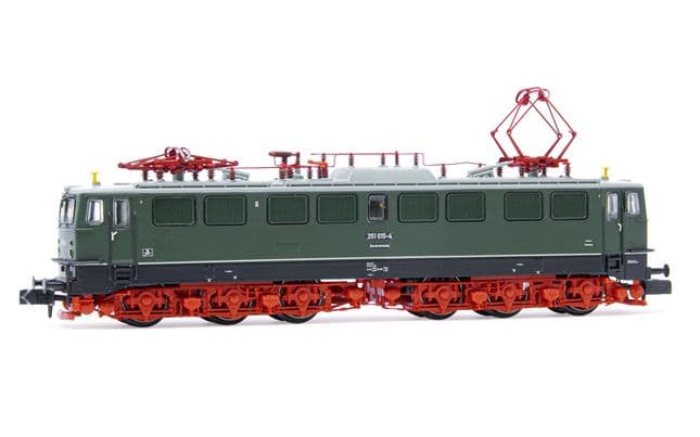 DR, electric locomotive class 251, green livery with red chassis, period IV