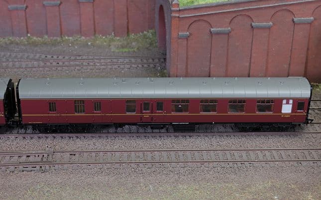 BR - MK1 Corridor - W34897 - Brake Second Coach