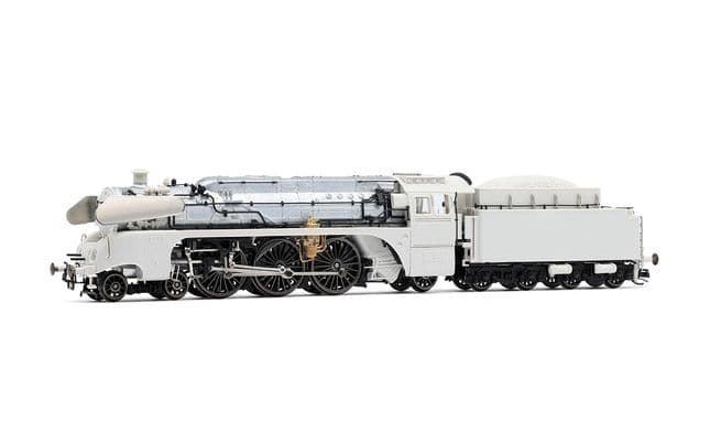 DR, steam locomotive 18 314, coal fired, green livery without decor line on drivers cabin