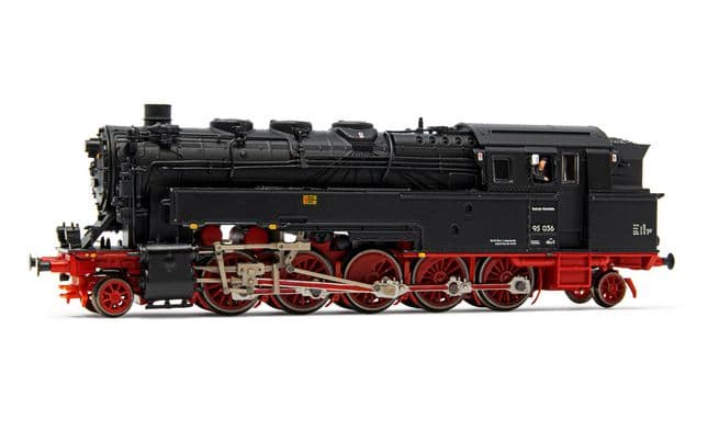 DR, Dampflokomotive BR 95 036, mit Kohlefeuerung, in rot/schwarzer Lackierung, Ep. III