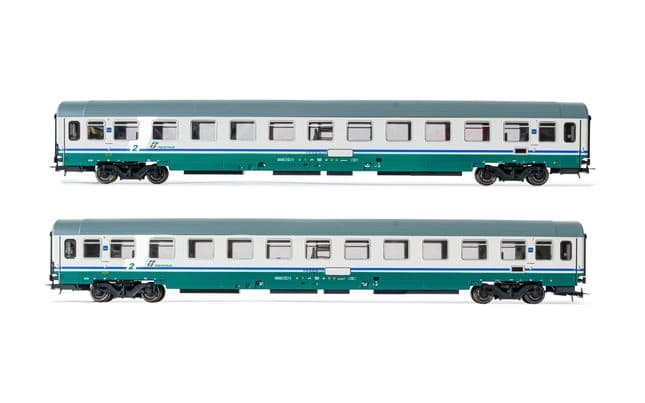 FS, 2-unit pack passenger coaches type UIC-Z renovated (progetto 901/300) in "XMPR"-livery, contains two 2nd class coaches, period VI