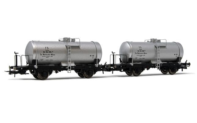 FS, 2-unit set of 2-axle tank wagons Md, 27 m3 tank, "Montecatini" livery, period III. Suitable AC wheelsets for this item: HC6101 (11,27 x 24,25 mm)