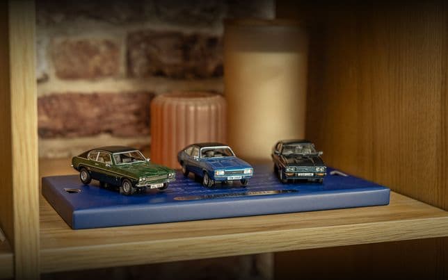 FORD CAPRI I 1969 Gris MINICHAMPS 1:43 de reference