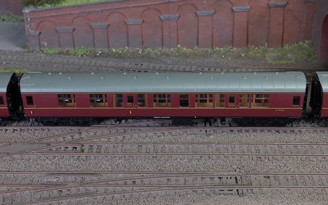 BR - MK1 Corridor - E15276 - Composite Coach