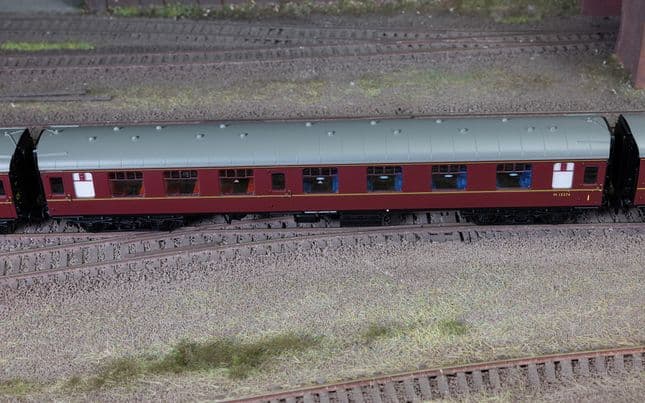 BR - MK1 Corridor - M15374 - Composite Coach