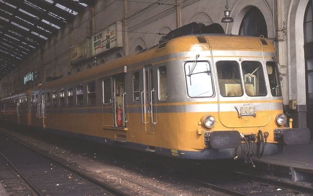 SNCF, 2-unit railcar RGP2 class X 2700, "RTG inoxydable" livery, period IV, with DCC-sounddecoder