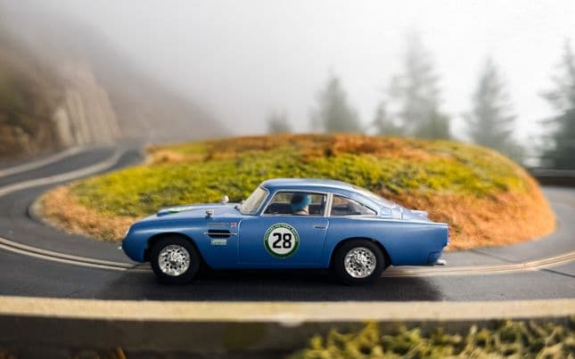 Aston Martin DB5 - Blue / Yellow - Historic GT Racing