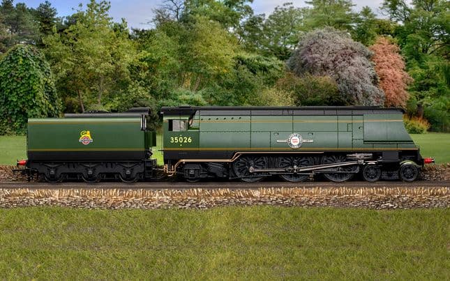 Hornby Dublo: BR, Merchant Navy Class, 4-6-2, 35026 'Lamport &amp; Holt' - Era 4