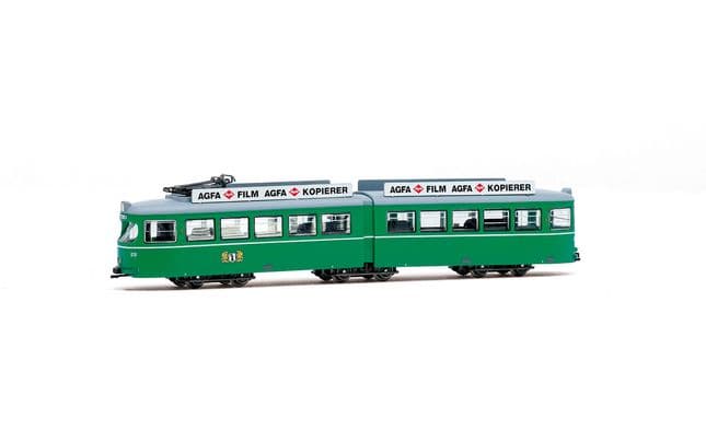 Basel, Duewag-Straßenbahn, grün mit Werbung