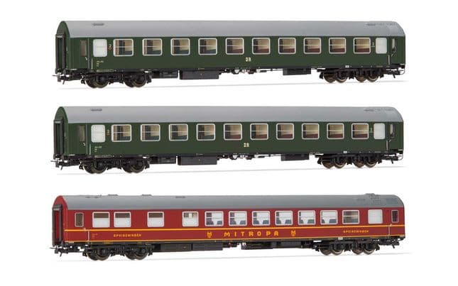 DR, 3-unit set of coaches, including 2 x 2nd class coaches in green livery and 1 x Mitropa restaurant coach, period III. Suitable AC wheelsets for this item: HC6104 (11,50 x 24.00 mm)