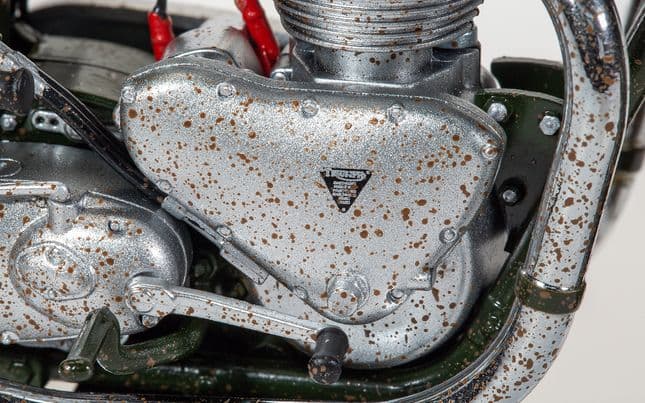 The Great Escape Triumph TR6 Trophy Motorcycle (Weathered) - 1:12 Scale