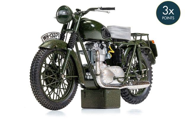 The Great Escape Triumph TR6 Trophy Motorcycle (Weathered) - 1:12 Scale