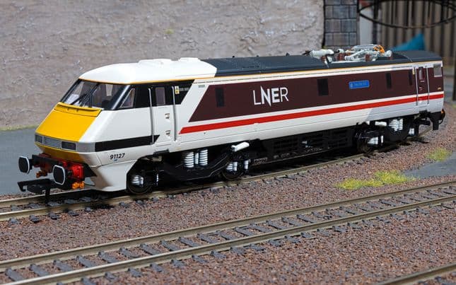 LNER - Class 91 - 91127 'Neville Hill'