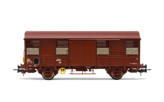 SNCF, 2-axle closed wagon G4 with rear light, period IV. Suitable AC wheelsets for this item: HC6101 (11,27 x 24,25 mm)