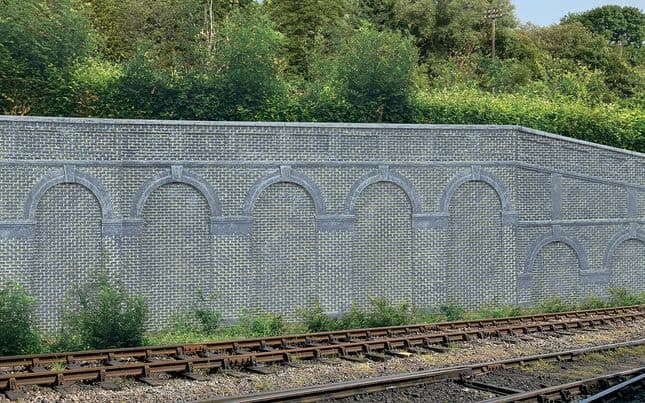 Mid Level Arched Retaining Walls x2 (Engineers Blue Brick)