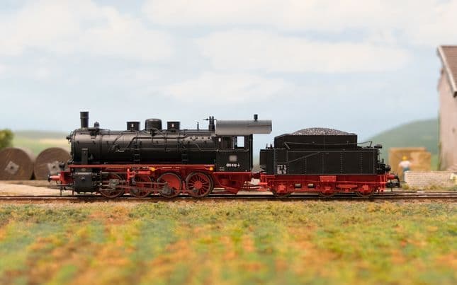 DB, steam locomotive with tender 055 632-4, black/red livery, ep. IV