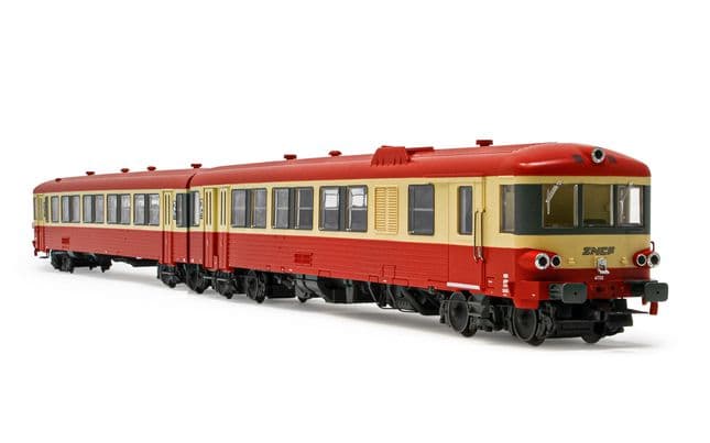 SNCF, 2-unit railcar EAD X 4500 (XBD 4531 + XRAB 8529), red and cream livery, period IV