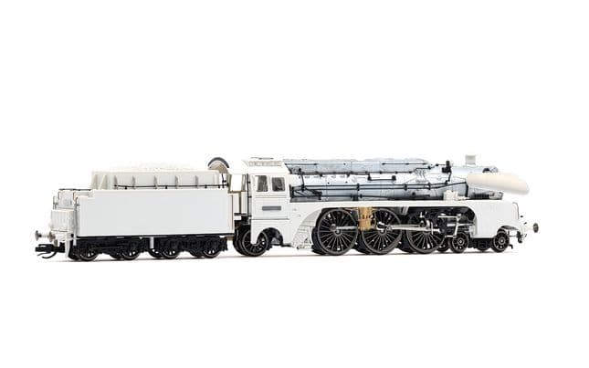 DR, steam locomotive 18 314, coal fired, green livery without decor line on drivers cabin