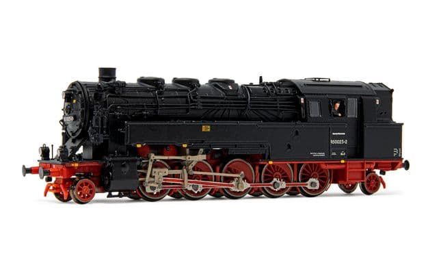 DR, Dampflokomotive BR 95 0023-2, mit Ölfeuerung, in rot/schwarzer Lackierung, Ep. IV