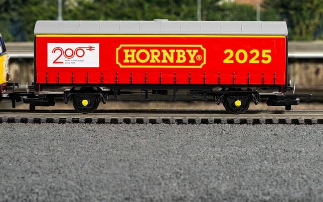 Hornby 2022 Wagon Spécial Édition Rouge - Modélisme Ferroviaire Échelle 00