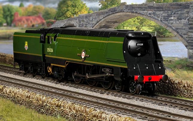 Hornby Dublo: BR, Merchant Navy Class, 4-6-2, 35026 'Lamport &amp; Holt' - Era 4