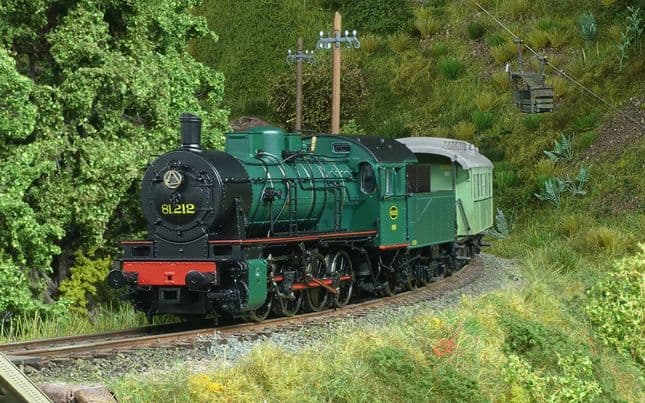 SNCB/NMBS, steam locomotive class 81, 3-dome symetrical boiler, dark green livery, period III