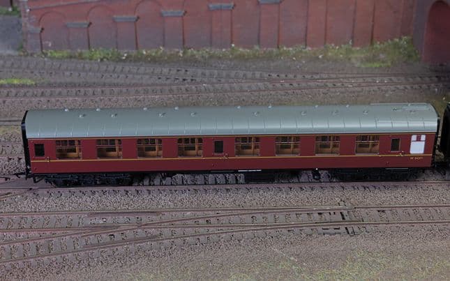 BR - MK1 Corridor - W24371 - Second Class Coach