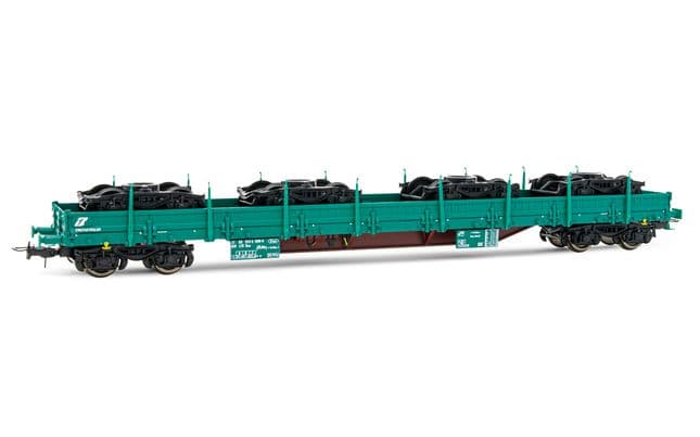 FS, 4-achs. Flachwagen Res, in grüner Lackierung, beladen mit Drehgestellen unter Plane, Ep. V-VI