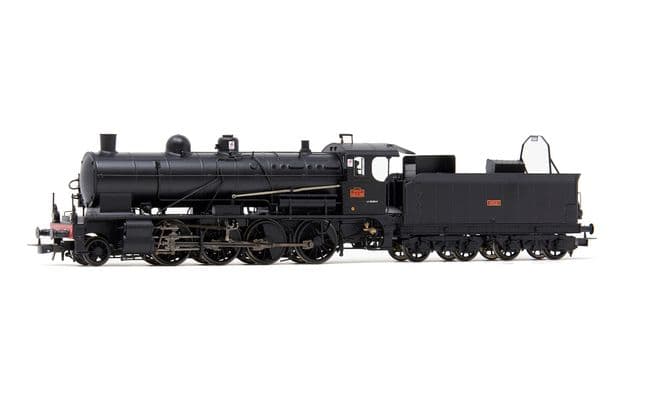SNCF, locomotive à vapeur 140 C 158, avec tender 18 B 521 (région Ouest), livrée noire avec cercles de chaudière en laiton poli, ép. III
